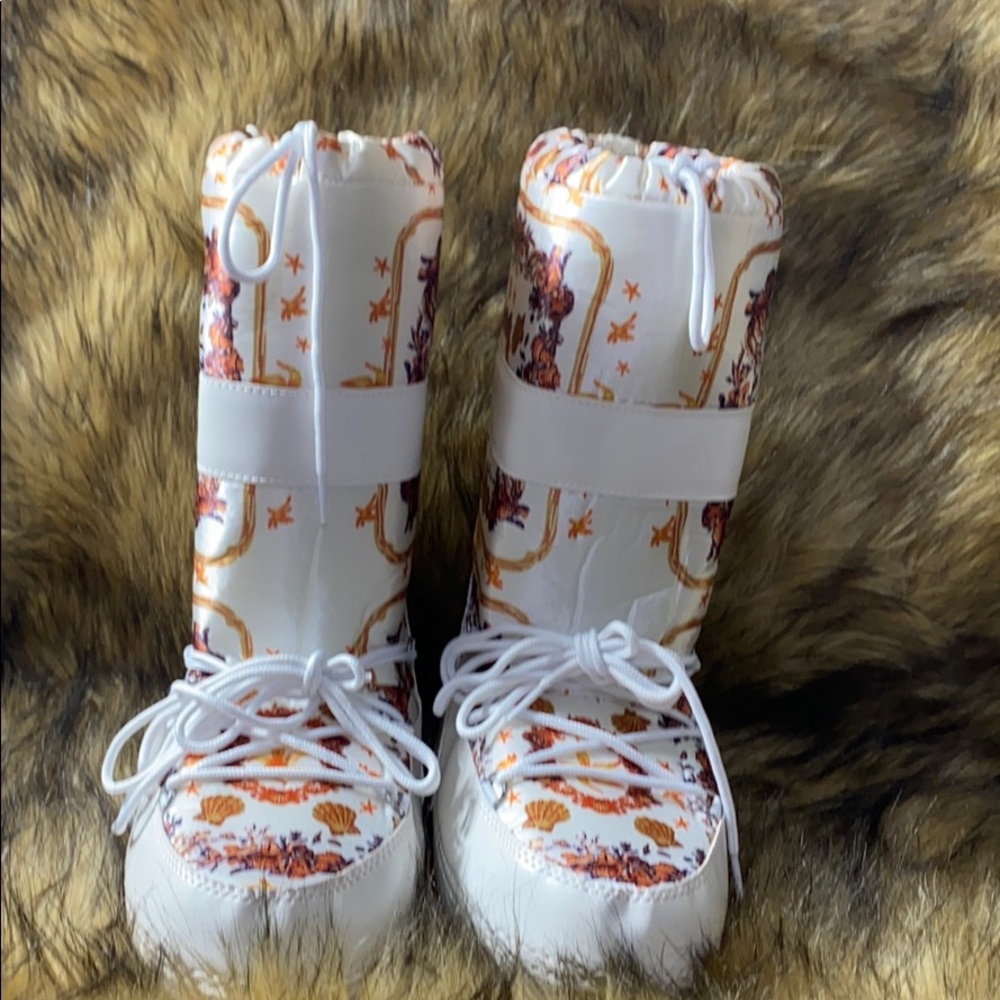 MOONBOOTS
